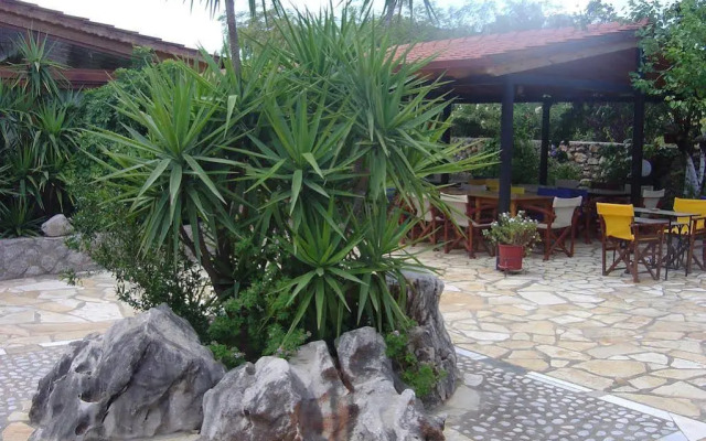 Porto Lourbas Hotel