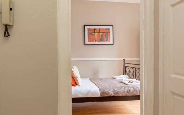 Silver Lining - St Leonard St Apartment