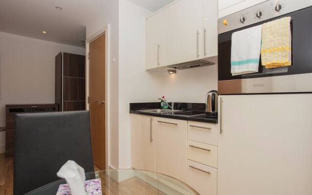 Spacious Studio Apartment near Canary Wharf