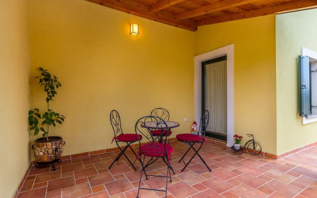 Apartment With Private Pool in Pula