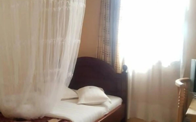 Pope Paul V1 Memorial Hotel