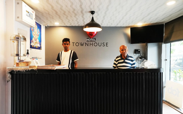 Hotel Townhouse @Udaipur City Railway Station