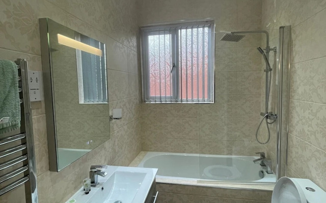 Impeccable 1 Bed Apartment in Wolverhampton