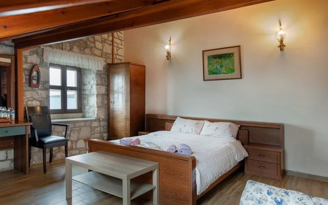 Lavantalı Konak Taş Ev