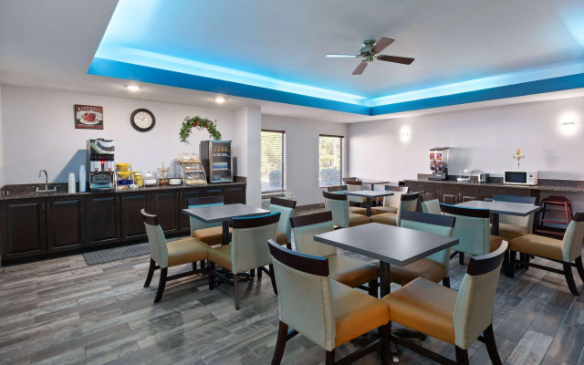 Baymont by Wyndham Creedmoor