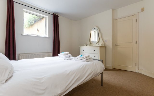 Modern 2bed Townhouse in Central London Sleeps 6