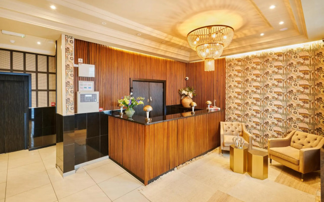 Huttons Hotel, Victoria London