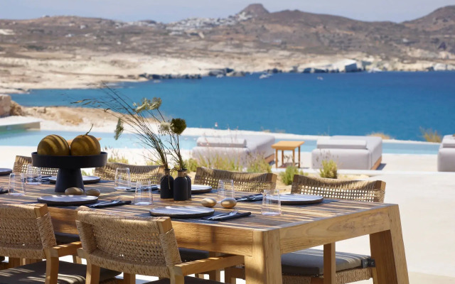 White Coast Pool Suites