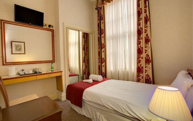 Russell Hotel