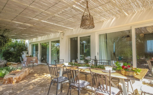 TD Il Vecchio Fienile Outdoor Kitchen with Pool View