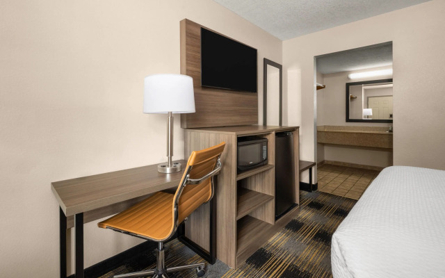 Days Inn by Wyndham Canton