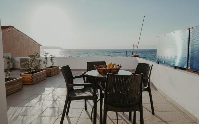 Beach house at Derveni