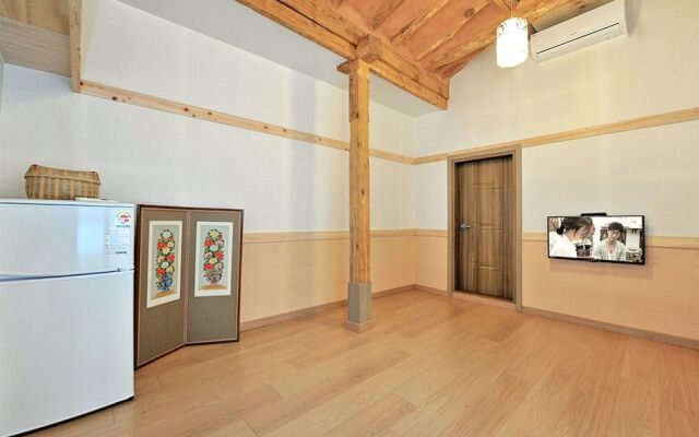 Jeonju Daraeheon Hanok Stay
