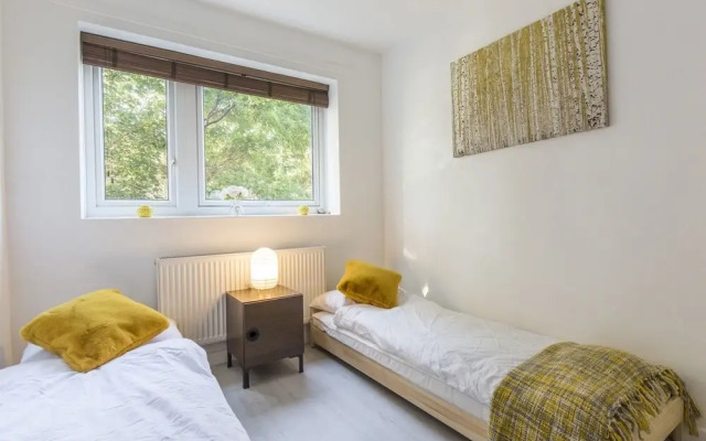 Recently Renovated 2BR Flat in South East London