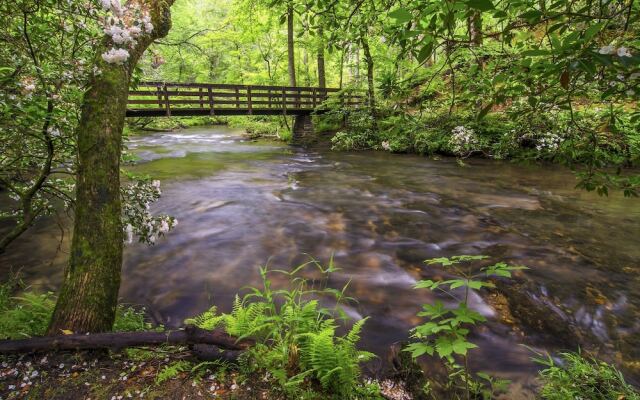 Smoky Mountain Retreat by Vtrips