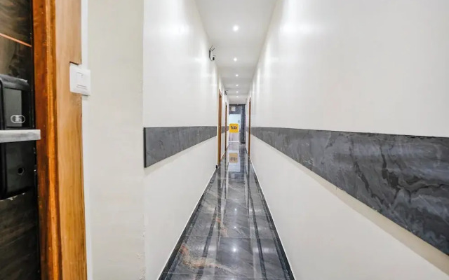 Fabhotel Riza International