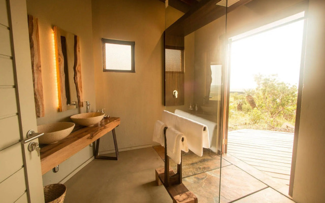 Rhino Ridge Safari Lodge