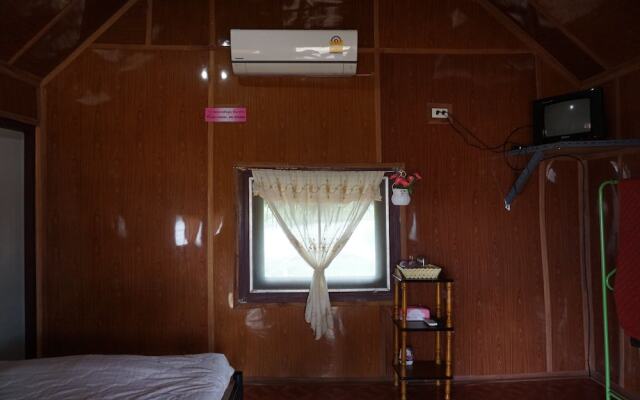 Talumpuk Seafood & Resort