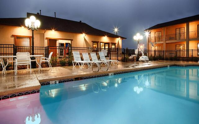 Red Roof Inn & Suites Sulphur Springs