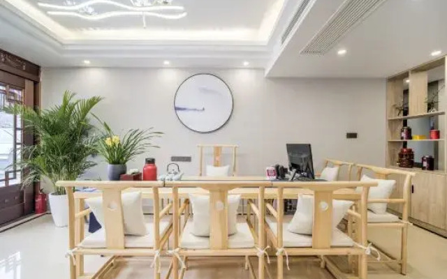 Jiuhuashan Huxiangge Homestay (Meat Body Palace Branch)