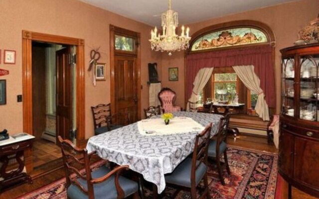 Victorian Loft B & B