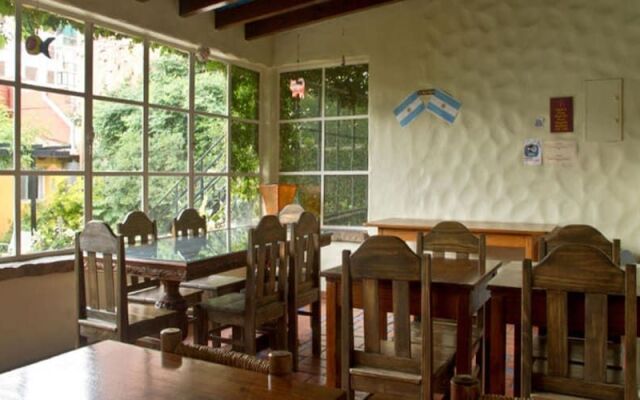 Alamo Hostel & Suites