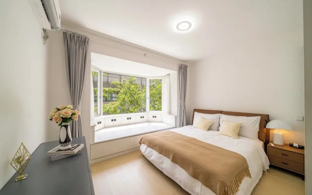 Tyms Bright 2BR 1BA Apt Xuhui Center