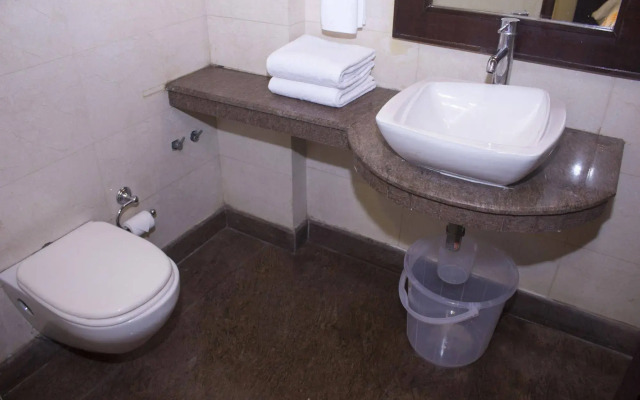 Fabhotel Broadway Inn Nehru Place