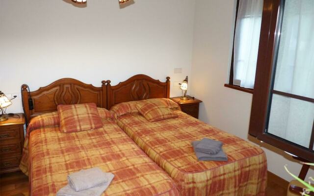 Heavenly Villa in Collia, Parres With Garden