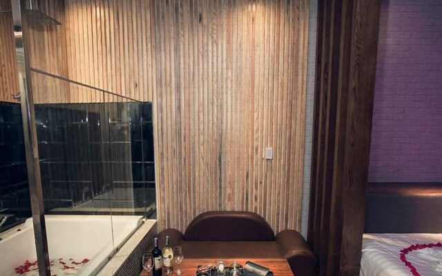 Koi Boutique Riverside