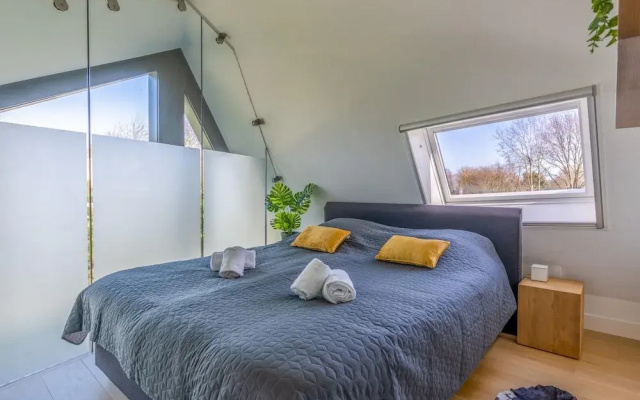 Relaxed and Atmospheric 6-person Villa Near the Forest