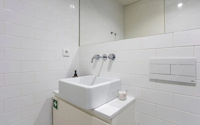 Bombarda Apartments by LovelyStay