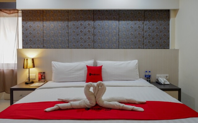 RedDoorz Plus near Hotel Benua Kendari