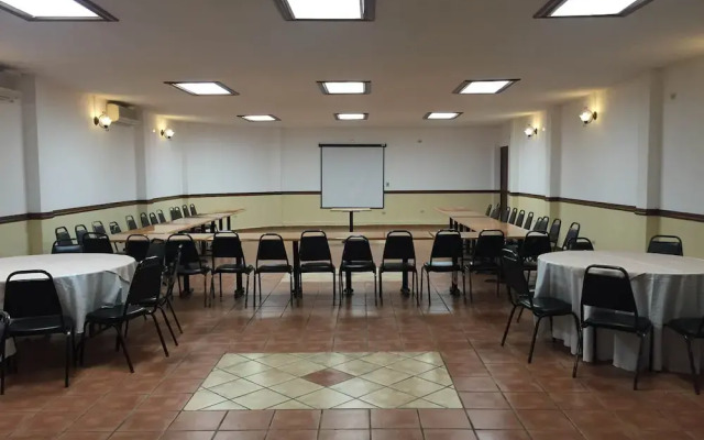 Hotel Maria Luisa Inn & Suites