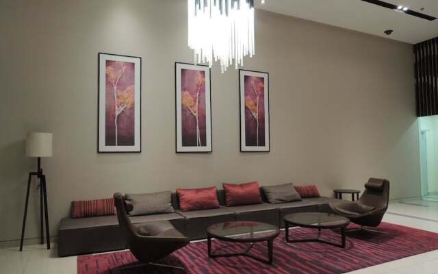 Elegant Living At loft Imago KK