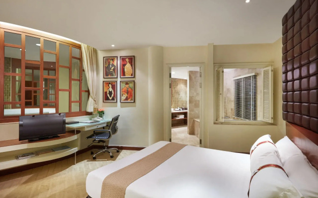 Davis Bangkok