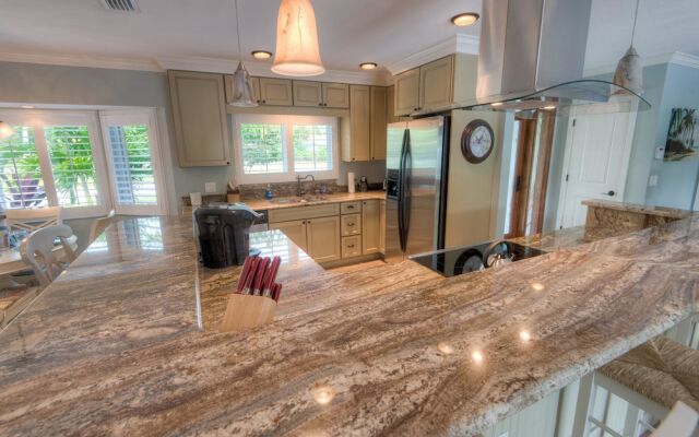 Palms By The Bay Apartment 3