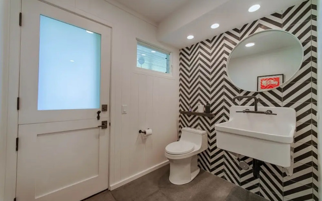 Hanalei Beachfront 3 Bedroom Home by RedAwning