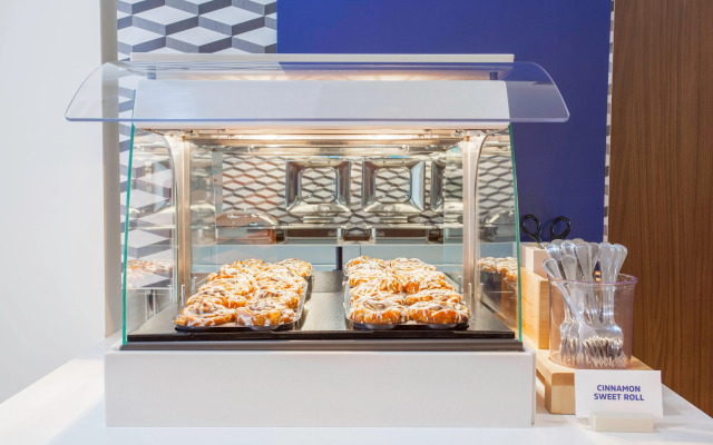 Holiday Inn Express & Suites Mississauga-Toronto Southwest by IHG