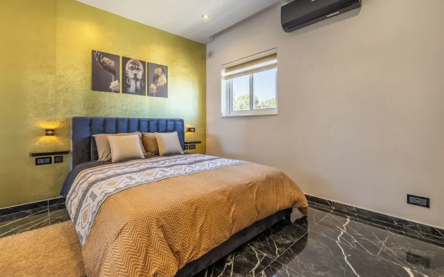 1 BR Penthouse for Couples & Families