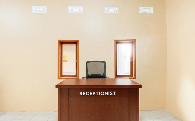 RedDoorz near Terminal Baru Pasuruan – Guest Rooms – Pasuruan