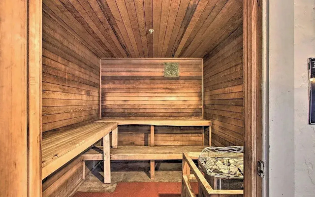 Suite at Dollywood Lane