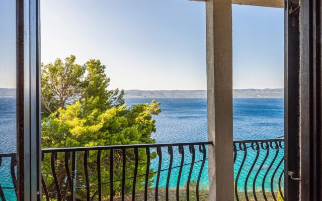 Stunning Apartment in Marusici With 2 Bedrooms and Wifi