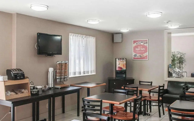 EconoLodge Downtown Toronto