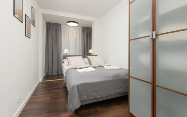 Saska Kepa Apartment by Renters