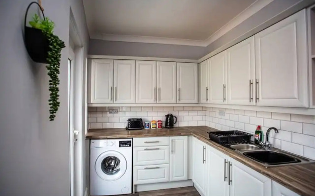 Large 3 Bed Apartment-sea Road