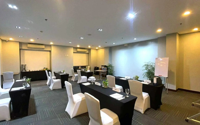 Microtel by Wyndham Acropolis