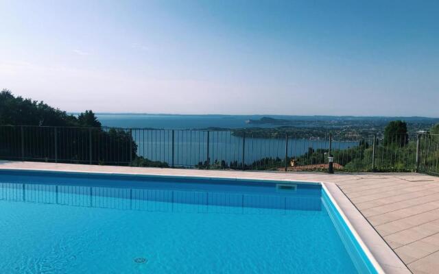 Casa Cecilia, 2 bedrooms, 1 bathroom, lake view, pool
