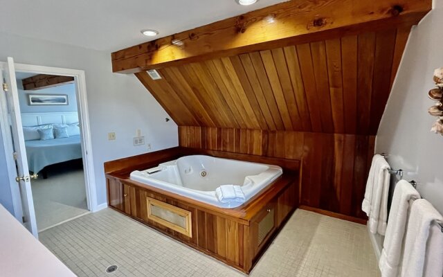 Elmwood Resort Hotel