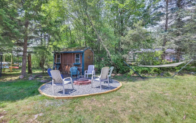 Private Hot Tub: Lakefront Poconos Home!